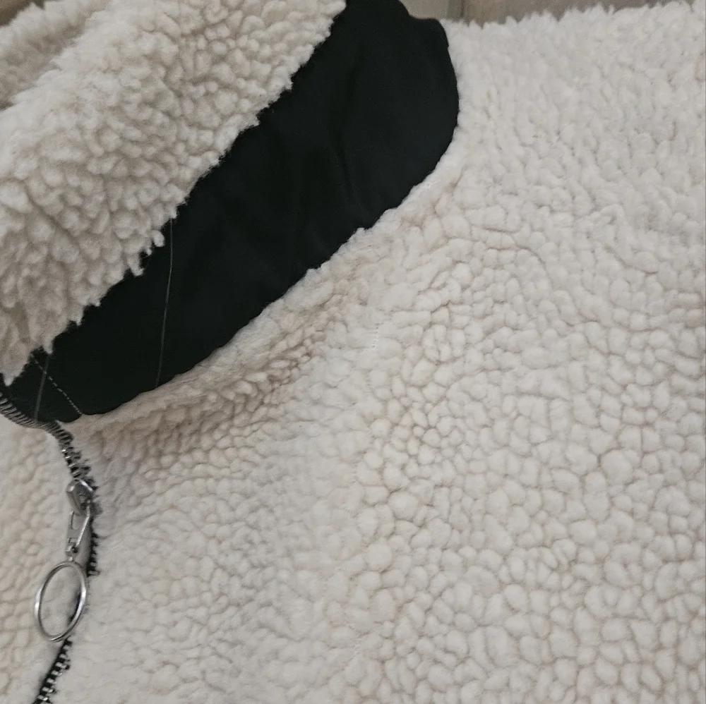 H&M Faux Shearling Jacket- Light beige/black. Size small - Picture 11 of 15